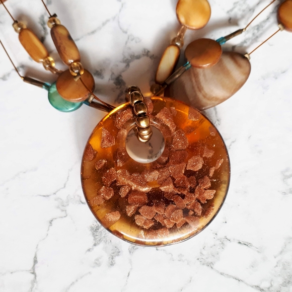 Layered statement necklace with massive pendant - Picture 2 of 4